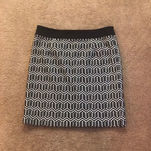 Geometric Patterned Pencil Skirt